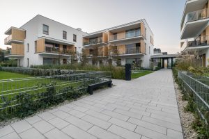Kostka brukowa przy Apartamentowcach Marymont